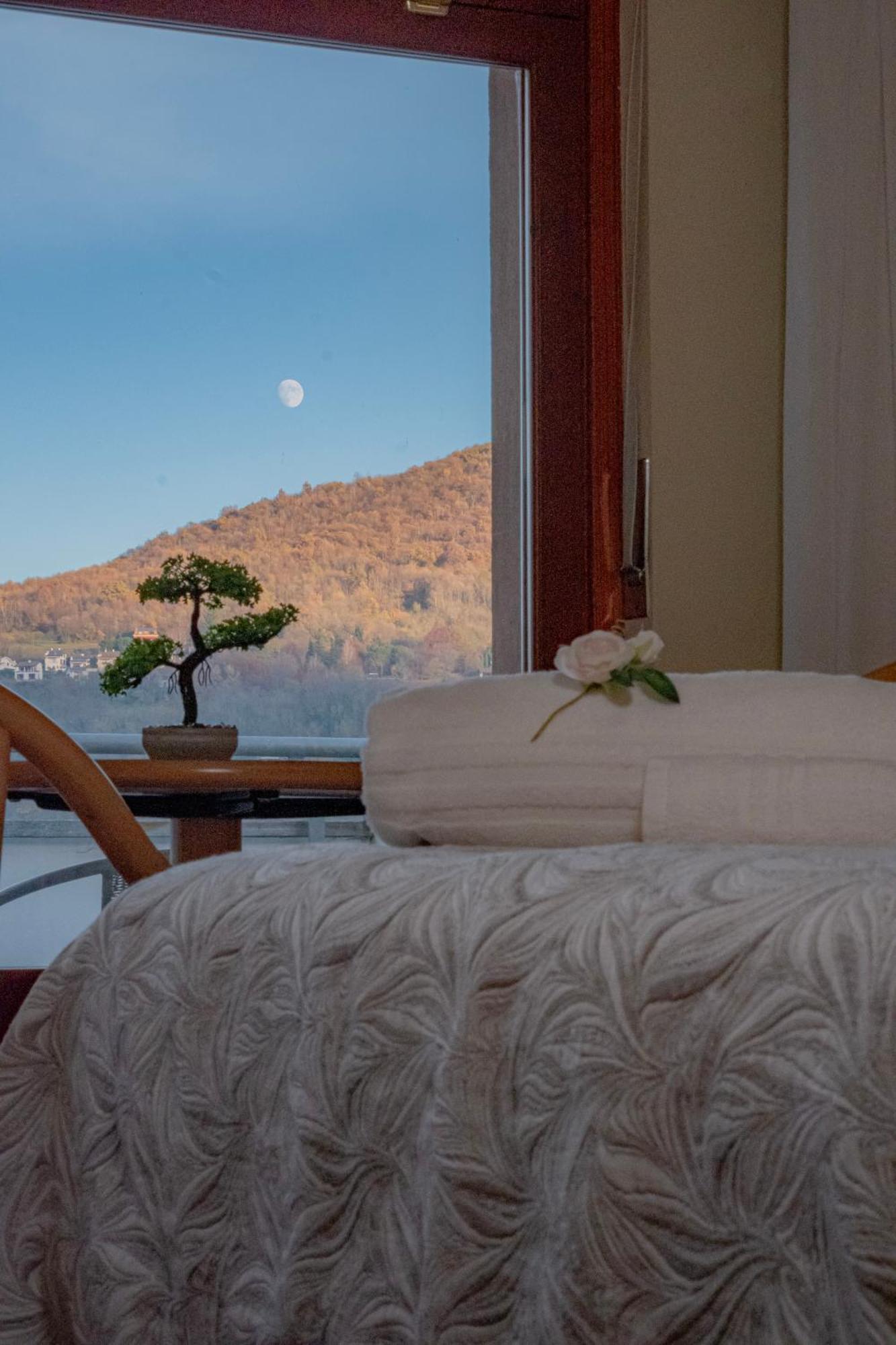 Hotel Chalet del Lago Avigliana Buitenkant foto